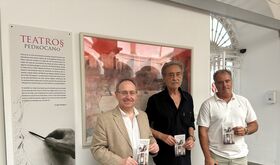 La pintura de Pedro Cano llega al Festival de Mrida con un recorrido por los grandes teatros del Mediterrneo clsico La pintura de Pedro Cano llega al Festival de Mrida con un recorrido por los grandes teatros del Mediterrneo clsico