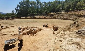 Fundacin de Estudios Romanos y el MNAR participan en la Campaa  de Excavacin en el Anfiteatro de Ammaia