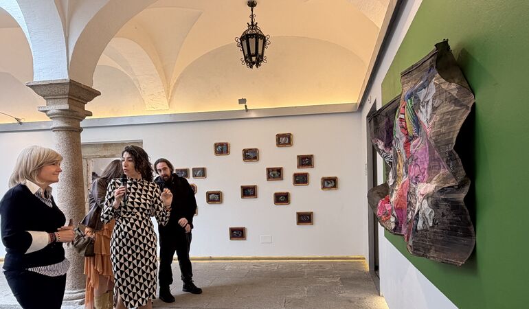 La Sala Santa Clara de Mrida acoge la Muestra Arkeologa de la moda de la artista extremea Carmen Palop